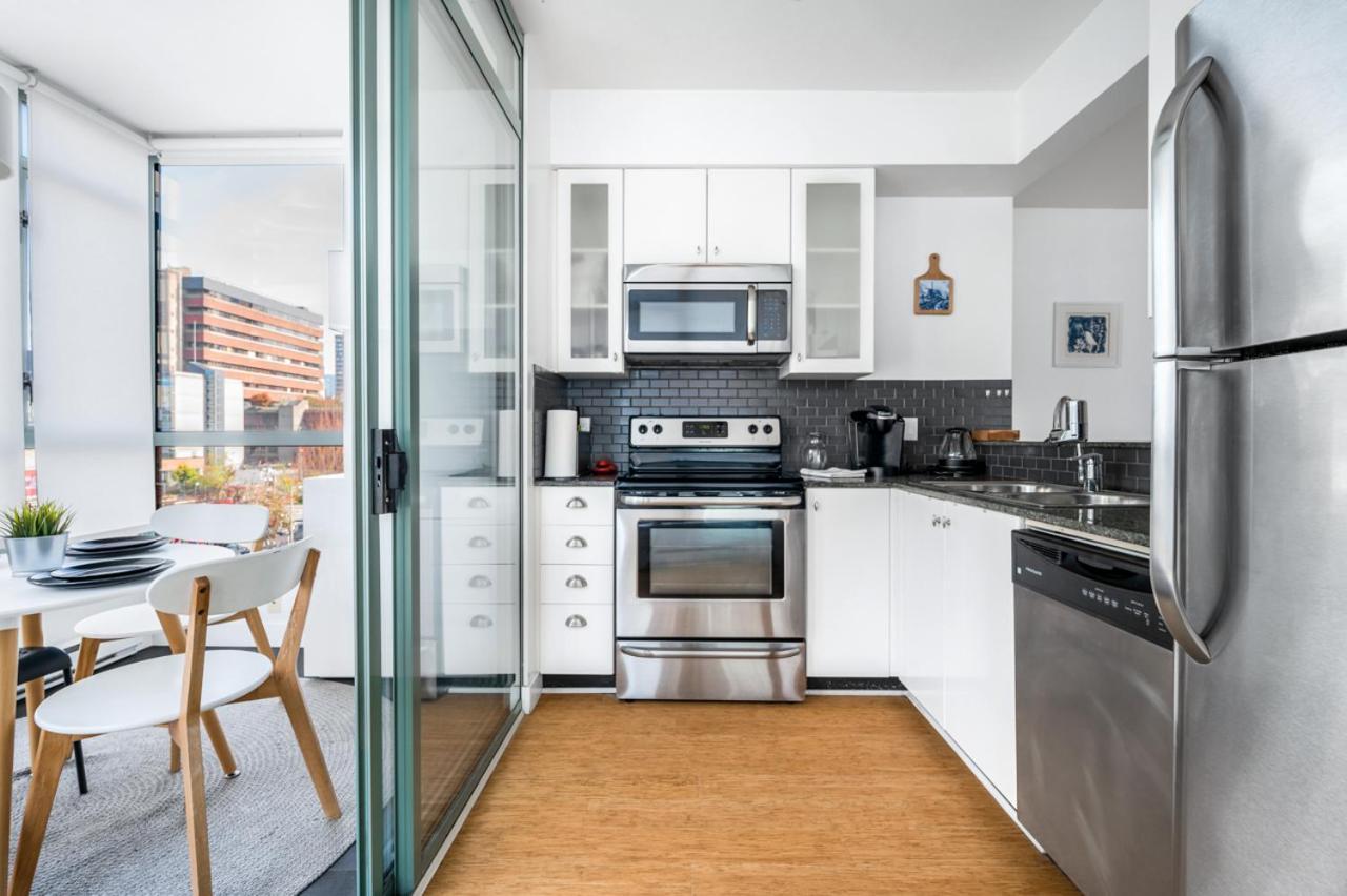 Bright 2 Bedroom Downtown With Free Parking Apartamento *